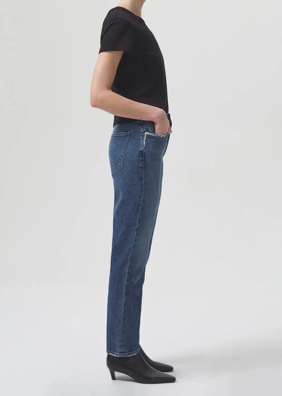 AGOLDE Riley Long High Rise Straight Jean - Pose