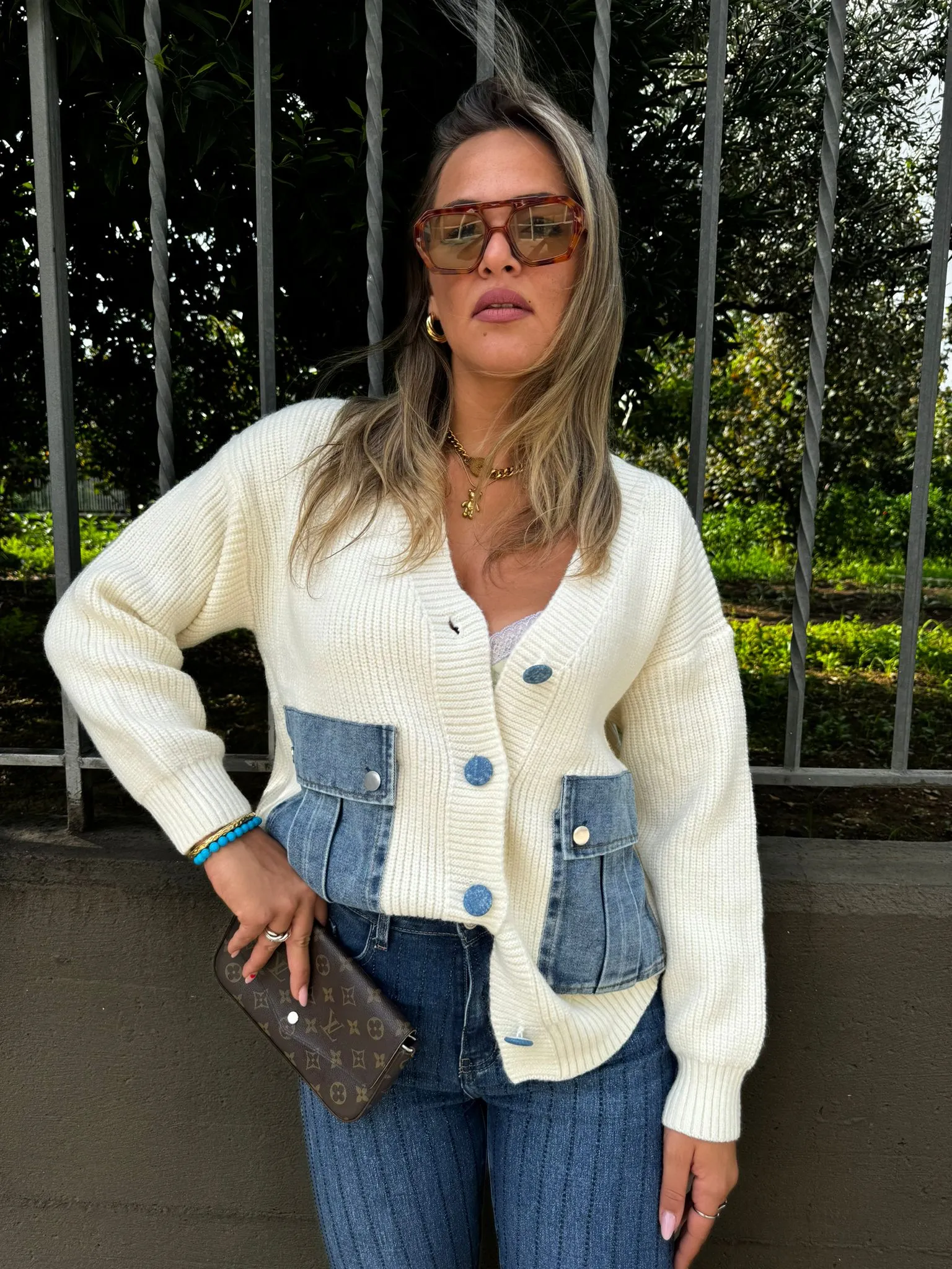 Cardigan over con tasche e bottoni in jeans