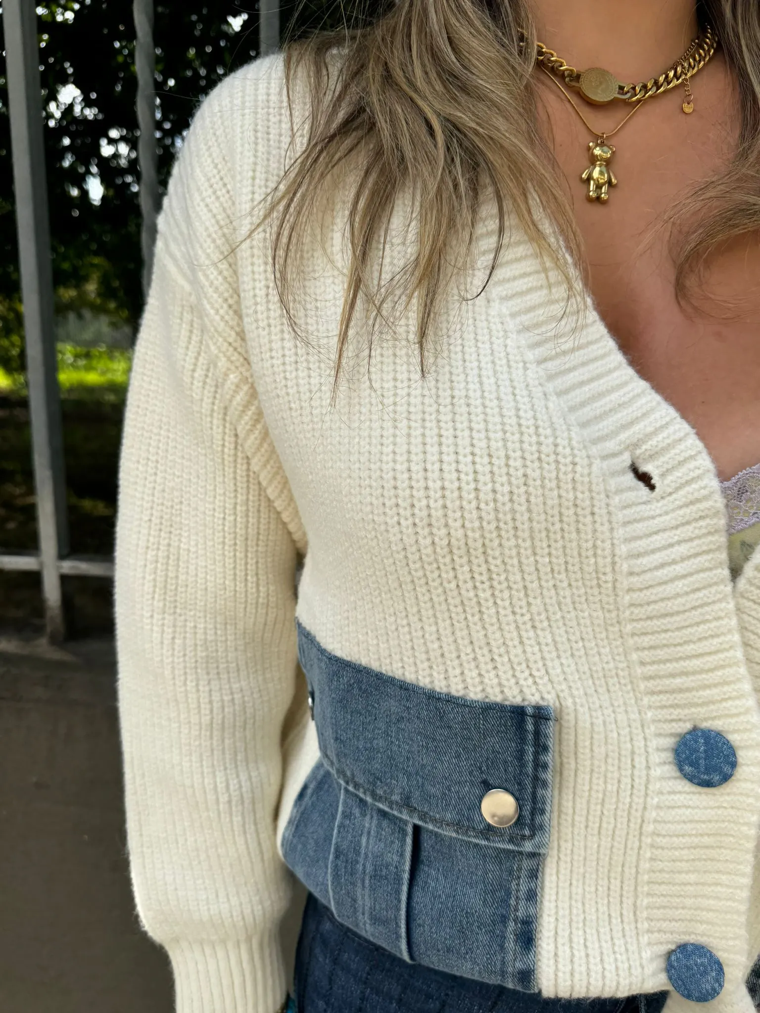 Cardigan over con tasche e bottoni in jeans