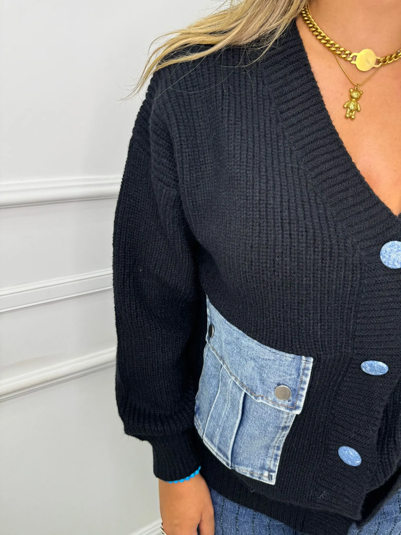 Cardigan over con tasche e bottoni in jeans