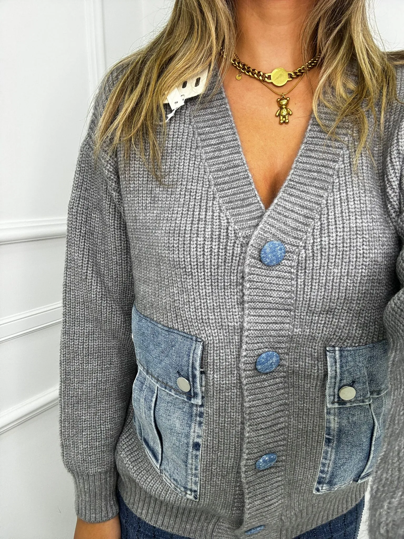 Cardigan over con tasche e bottoni in jeans