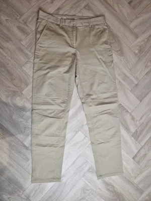 Gap broken in straight Khakis ( chinos) size 8